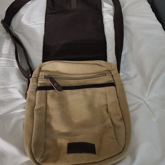 Sechunk Messenger Bag - Picture 2 of 5